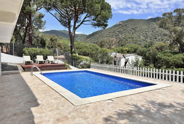 Villa mit Touristengenehmigung nur wenige Gehminuten vom Strand entfernt  Santa Cristina d'Aro