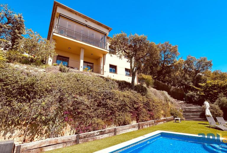 Magnificent house with views of the mountains and a pool  Santa Cristina d'Aro