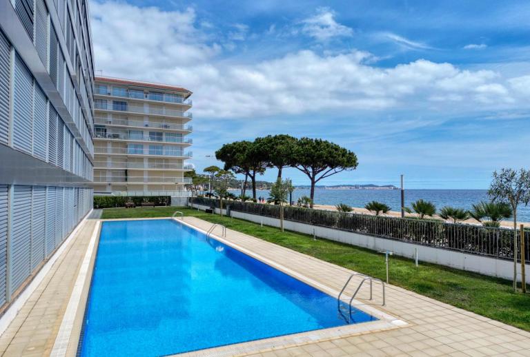 Penthouse with sea views and on the seafront  Playa de Aro