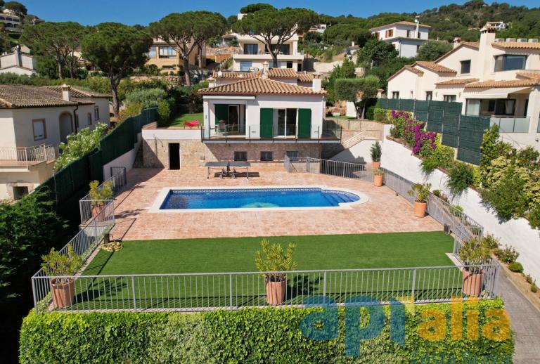Villa met een prachtig zwembad op enkele minuten van het strand  Sant Antoni de Calonge